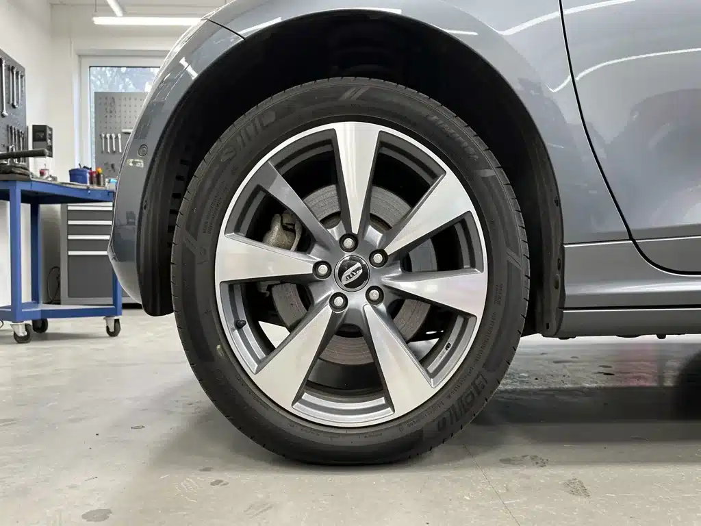 Neumáticos recomendados para Volvo V40 en Las Tablas